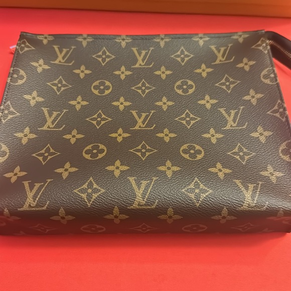 Amazing classic Louis Vuitton Monogram Toiletry Pouch 26 New in original box 📦 - Picture 2 of 10